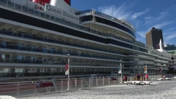 Canada Place Camera Pans Slowly Showing Cabins Ship Queen Elizabeth — 图库视频影像