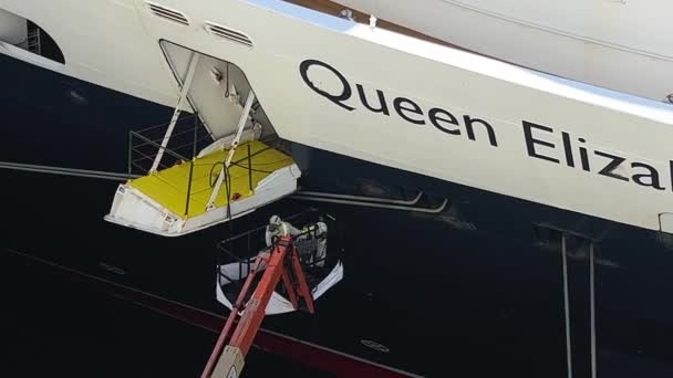 Canada Place Lidé Malovat Čisté Opravit Lodě Elizabeth Jeli Králi — Stock video
