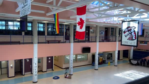 Canadian Middle High School Children Eighth Grade Two Floors Place — Video Stock