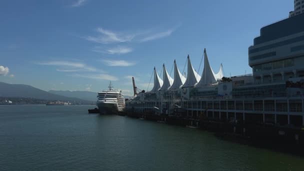 Ship Stands Coast Vancouver Visible Sky Ocean Sails Canada Place — Stok video