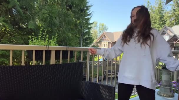 Teenage Girl Gray Sweatshirt Dancing Terrace She Has Oversized Hoodie — Αρχείο Βίντεο