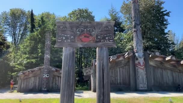 Vancouver Canada 2022 First Nations Totem Poles Haida Houses Museum — Stok video