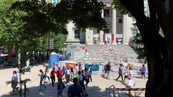 Sebuah Tugu Peringatan Vancouver Sedang Dibangun Untuk Menghormati Penguburan Dengan — Stok Video