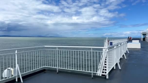 Upper Deck Ferry Departing Canada Vancouver Island Clean White Deck — Stockvideo