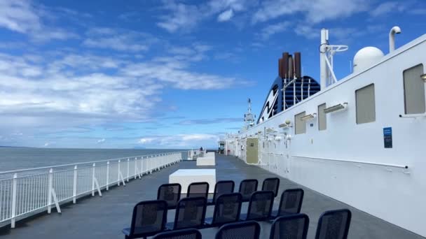 Upper Deck Ferry Departing Canada Vancouver Island Clean White Deck — Vídeos de Stock
