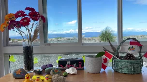 Room Trailer Canadian Flags Beautiful Flowers Everything Table Pebbles Various — Video Stock