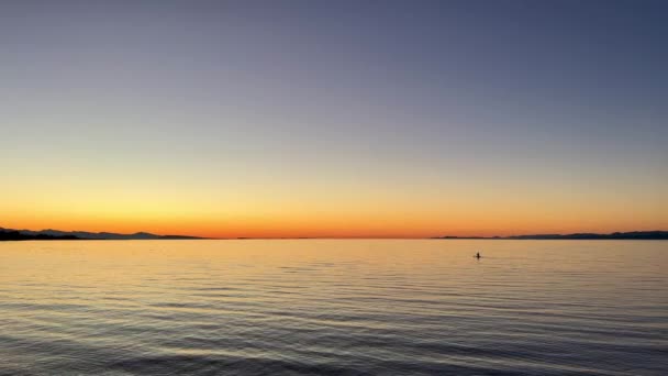 Sunset Ocean Calmness Silence Lake Sea Resting Trailers Shore Bright — kuvapankkivideo