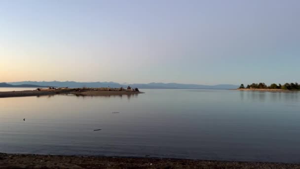 Sunset Ocean Calmness Silence Lake Sea Resting Trailers Shore Bright — Stockvideo