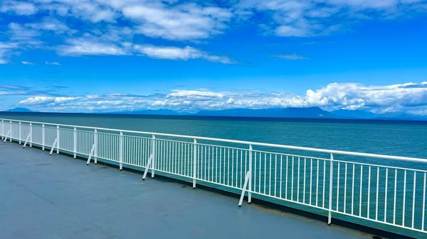 View Deck Covering Ship Sea Ocean Visible Horizon Clear Blue — Stock Photo, Image