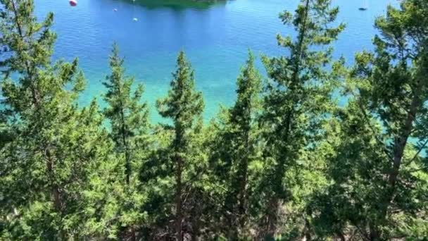 Небольшой Остров Хром Недалеко Острова Ванкувер Имеет Белые Дома Красными — стоковое видео