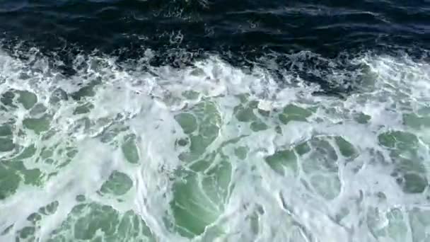Белые Полосы Изумрудно Зеленой Воде Реки Океана Идеально Подходит Текста — стоковое видео