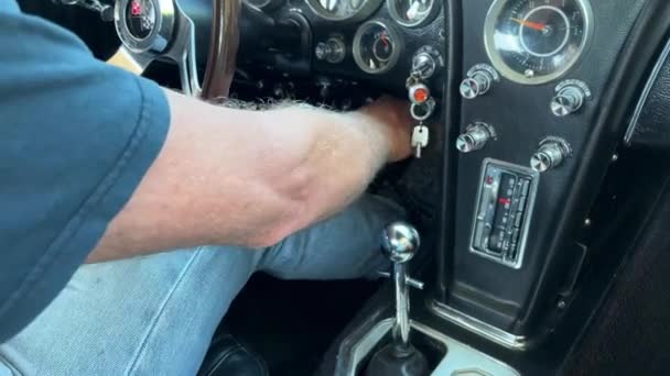 Man Blue Jeans Driving Corvette Turns Ignition Starts Car Turns — Vídeos de Stock