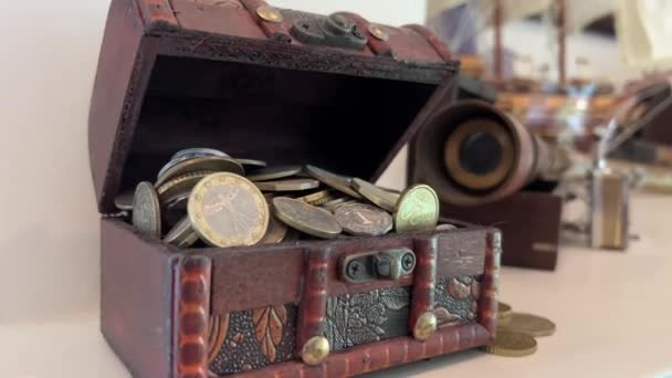 Chest Filled Coins Ajar Coins Scattered Background Spyglass Visible Everything — Stok video