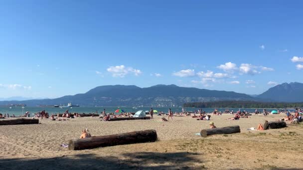 Kitsilano Beach Vancouver Famous Beach Everyone Relaxes Dances Plays Football — ストック動画