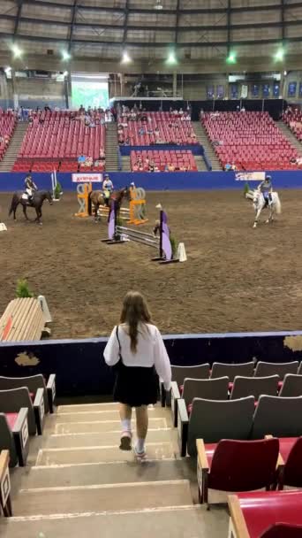 Girl White Shirt Hippodrome Going Steps Big Stage Circus Stage — Stock videók
