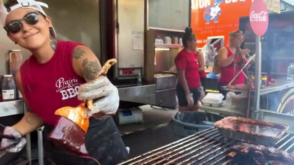 Small Eatery Restaurant Cooking Meat Bonfire Fire Barbecue Woman Red — Video