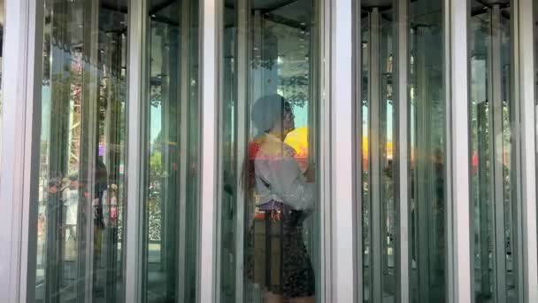 Teenage Girl Walking Glass Attraction Park She Looks Tries Pass — Vídeo de Stock