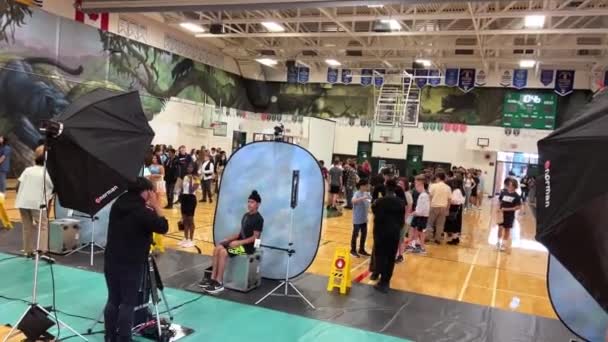 Photo Shoot Gym School Album High School Students Teenagers Queue — Stock Video