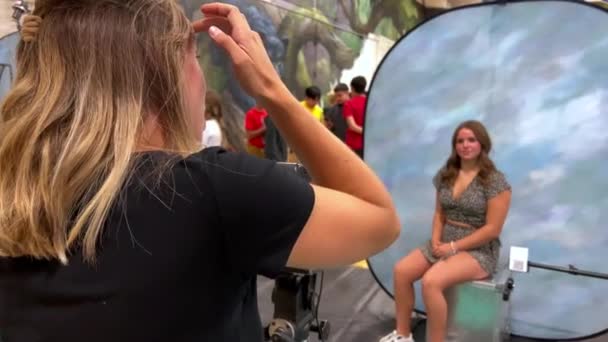 Photo Shoot Gym School Album High School Students Teenagers Queue — Stockvideo