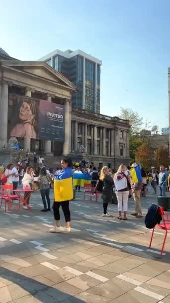 Честь Захисників України Ванкуверський Мітинг Марш 2022 Українці Інші Національності — стокове відео