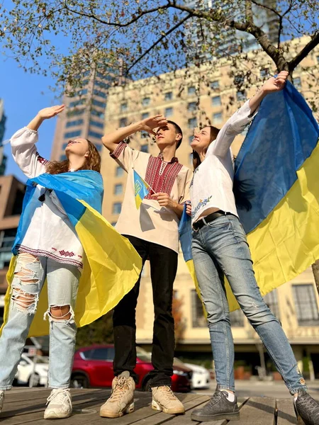 Честь Захисників України Ванкуверський Мітинг Марш 2022 Українці Інші Національності — стокове фото