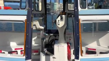 Granville Adası yarımadası ve Vancouver BC Fairview bölgesinde alışveriş bölgesi. Vancouver 'ın karşısından Vancouver şehir merkezinden Granville Caddesi Köprüsü' nün güney ucunda 09.2022 Kanada.