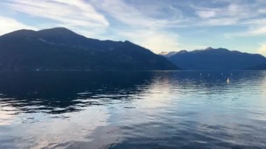Porteau Cove Provincial Park Kuzey Amerika 'nın en güneyindeki fiyortta yer almaktadır, Porto Cove Provincial Park' ın Howe Sound ve ötesine bakan kıyı şeridi kamp alanları ve dağları vardır.