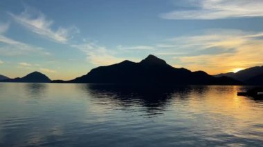 Porteau Cove Provincial Park Kuzey Amerika 'nın en güneyindeki fiyortta yer almaktadır, Porto Cove Provincial Park' ın Howe Sound ve ötesine bakan kıyı şeridi kamp alanları ve dağları vardır.