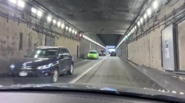 Granville Adası yarımadası ve Vancouver BC Fairview bölgesinde alışveriş bölgesi. Vancouver 'ın karşısından Vancouver şehir merkezinden Granville Caddesi Köprüsü' nün güney ucunda 09.2022 Kanada.