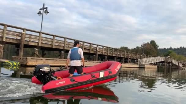 Old Mill Boathouse Remar Vela Centro Remo Ciudad Puerto Malhumorado — Vídeo de stock