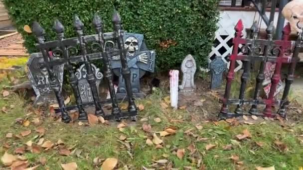 Halloween Dekorationen Hause Hexen Hingen Auf Der Veranda Einführung Von — Stockvideo