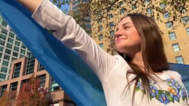 Ukrayna Vancouver mitinginin savunucuları onuruna 16 Ekim 2022 Ukrayna Sanat Galerisi ve diğer uluslar 16.10.2022 Kanada Vancouver 'a karşı sokaklara döküldü.