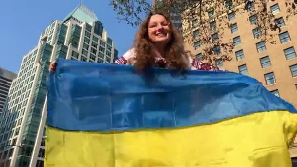 Kejayaan Ukraina Untuk Pahlawan Kemuliaan Atas Segala Sesuatu Seorang Wanita — Stok Video