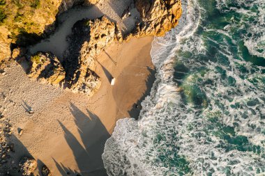 Kumsalın yukarısından İHA atışı