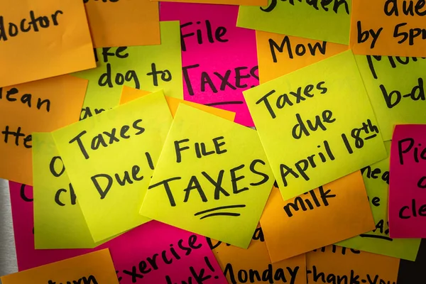 Colorful Memo Notes Reminding Filing Taxes April 18Th — Stock Photo, Image