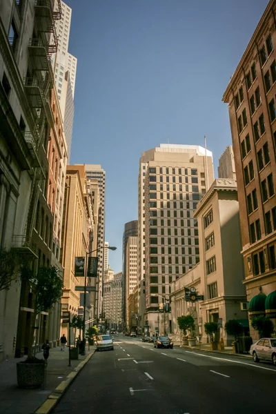 San Francisco, California 'da neredeyse boş bir cadde.
