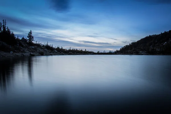 Lago Larga Exposición Justo Antes Del Amanecer — Foto de Stock