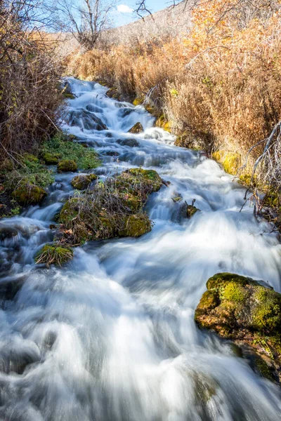 Lange Belichtung Des Wasserfalls Herbst — Stockfoto