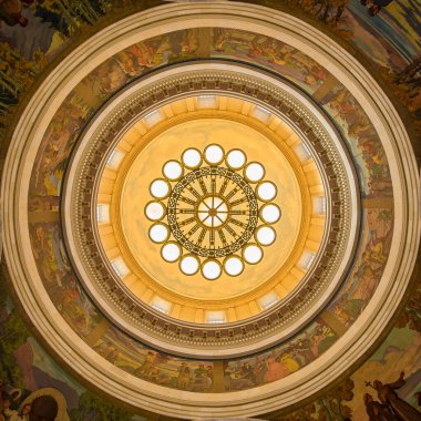 Salt Lake City, Utah 'daki eyalet başkentinde iç lobi kubbesi.