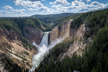 Yellowstone Ulusal Parkı, Wyoming 'deki Büyük Kanyon' da Lower Falls.