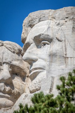 Başkan Abraham Lincoln 'ün büstü Borglum' u Rushmore Dağı 'ndaki Güney Dakota' nın Black Hills 'ine kazıdı.
