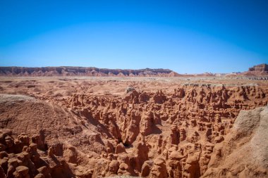 ABD 'nin Utah eyaletindeki Goblin Vadisi Eyalet Parkı' nda Red Sandstone Hoodoo Rock oluşumları