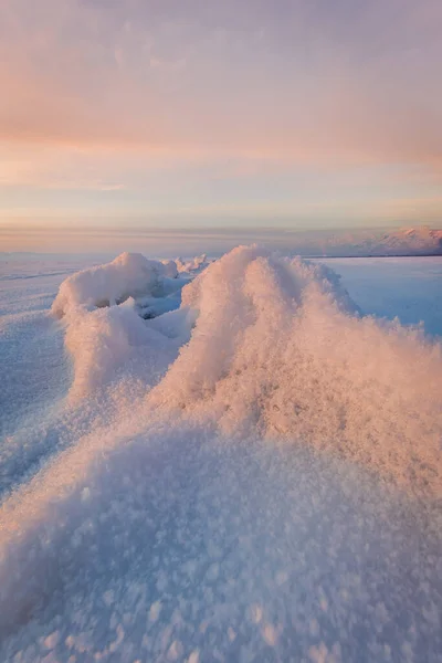 Deriva Neve Lago Congelado Pôr Sol — Fotografia de Stock