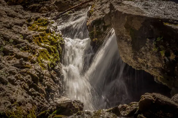 Chute Eau Cascade Entre Les Rochers — Photo