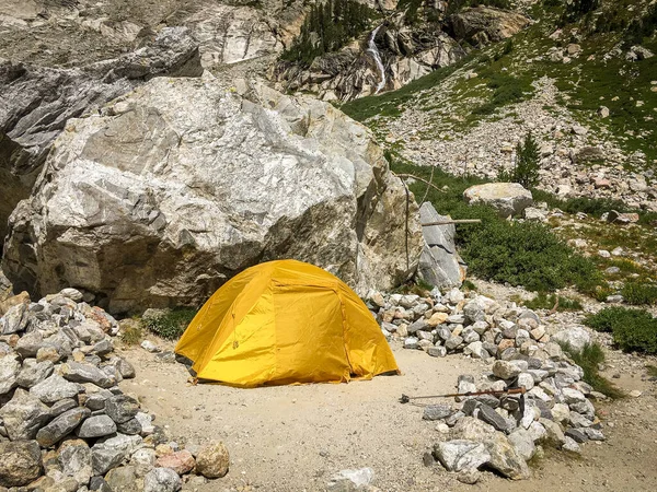 Yellow Backpacking Tent Mountains — ストック写真