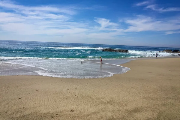 Пляж Маленьким Мальчиком Берегу — стоковое фото