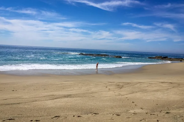 Девочка Кричит Пляже — стоковое фото