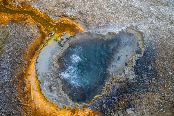 Detail Barevného Gejzíru Yellowstonském Národním Parku — Stock fotografie