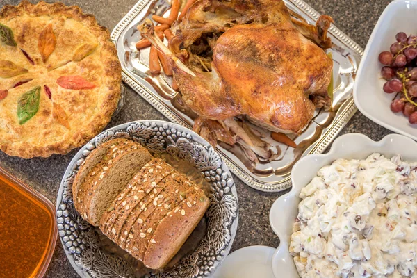 Truthahn Brot Kuchen Orangengelatine Und Obstsalat Zum Thanksgiving Essen Auf — Stockfoto