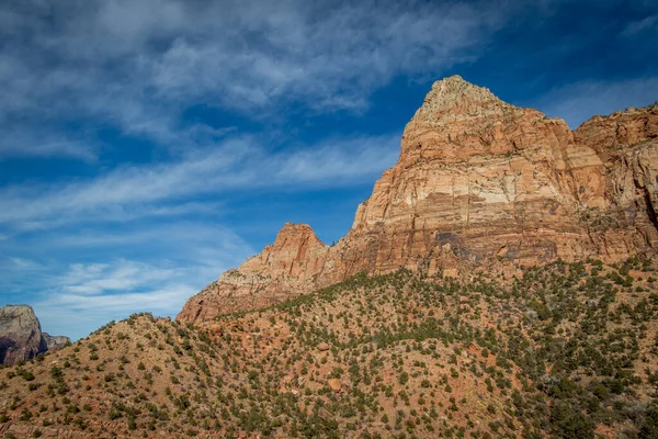 Utah 'taki Zion Ulusal Parkı' nda köprü dağı.